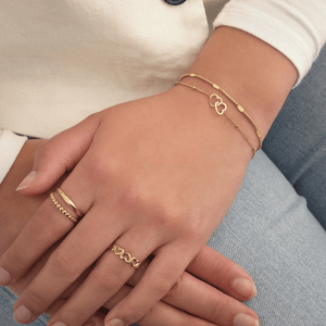 Armband verbonden hartjes goud