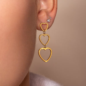 Drie hangende hartjes goud