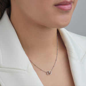 Ketting verbonden hartjes zilver