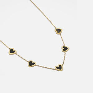 Ketting zwarte hartjes