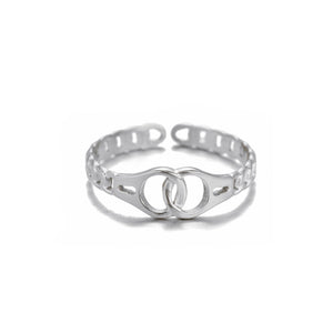 Ring connected zilver